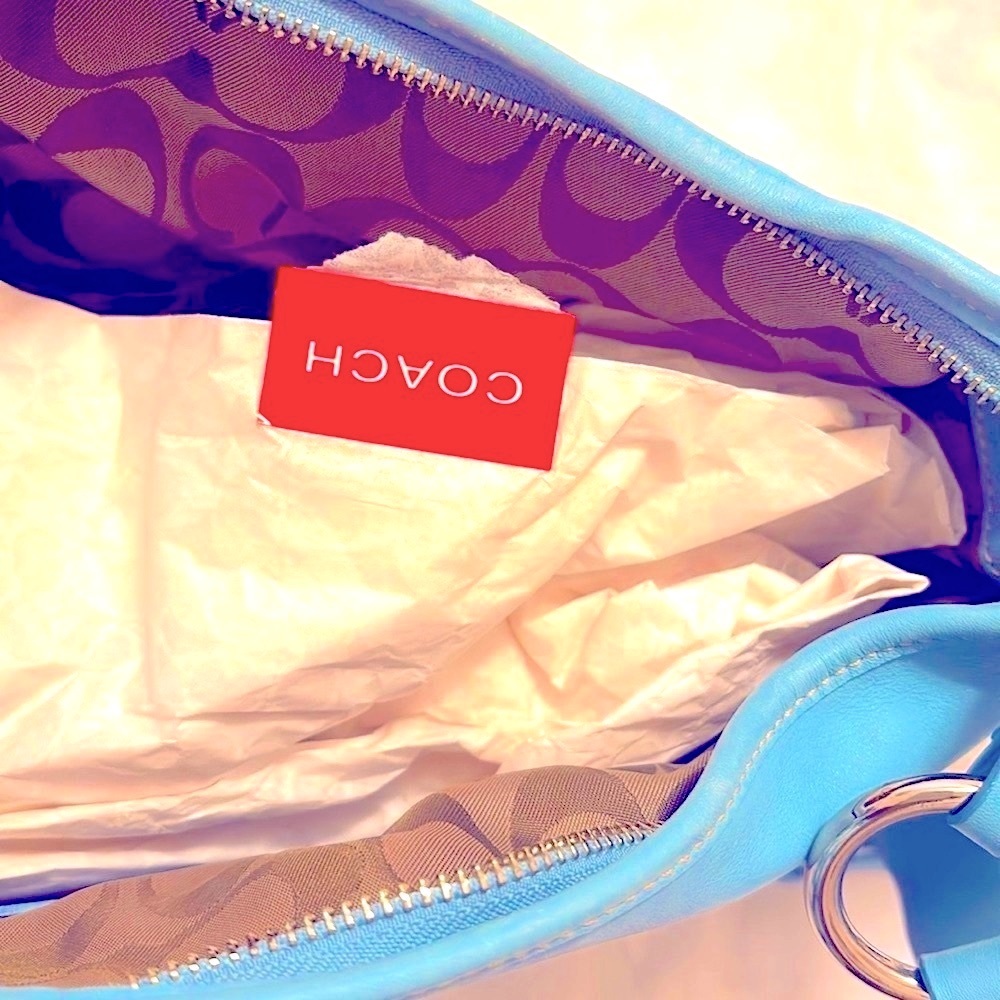 Chic Coach Light Blue Leather purse - Picture 8 of 9